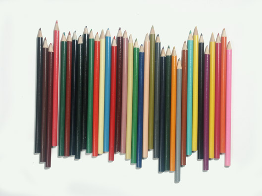 succession de couleurs. crayons.photo michel ducruet