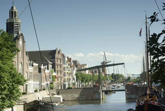 Rotterdam, photo michel Ducruet, old houses and bridge