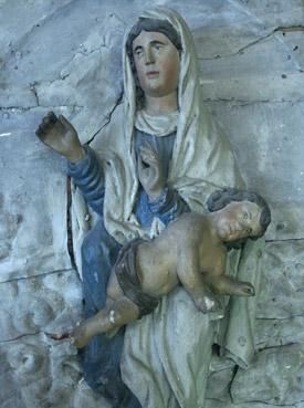 vierge à l'enfant Jésus. relief bois. Villefranche de Rouergue. détail. photo michel ducruet.