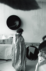 marie Chamant dans son atelier, Marie Chamant in her parisian studio