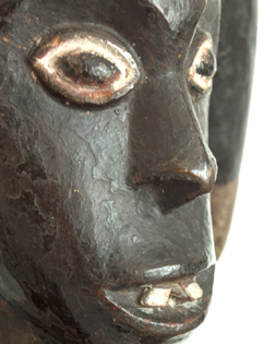statue africaine.  photo michel ducruet. Bernay