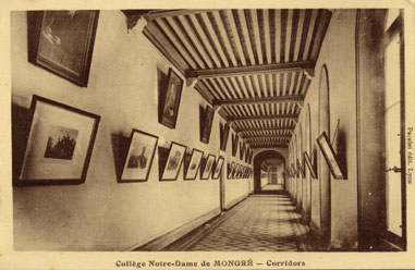 Collge de Mongr. Grand corridor en 1926.
