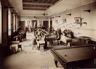 Collge de Mongr. Elves en salle des jeux et de dtente en 1932. Billard.