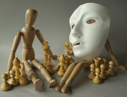 chess pieces, pièces d'echecs, joueurs et masque. photo michel ducruet