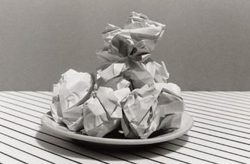 nature morte papier froiss, still life with screwed up papers